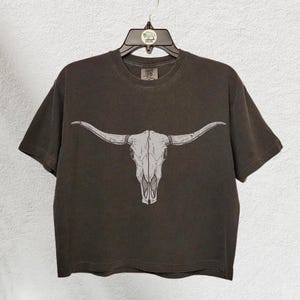 Longhorn Skull Crop Top, Vintage Western Cow Skull Shirt, Comfort Colors Tee, Rodeo Outfit, Country Concert Top, Minimal Boho Cowgirl Style bild 5