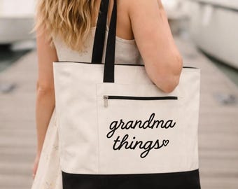 Personlig tygväska med texten "Mormorssaker", present till ny mormor, personlig present till mormor, väska med dragkedja, tygväska till mors dag, GiGi-tygväska