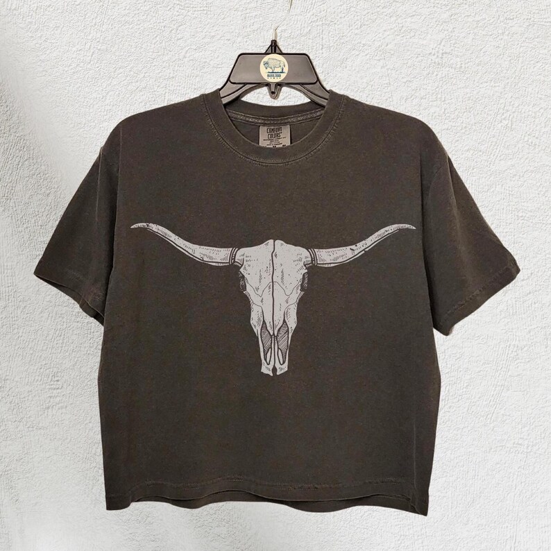 Longhorn Skull Crop Top, Vintage Western Cow Skull Shirt, Comfort Colors Tee, Rodeo Outfit, Country Concert Top, Minimal Boho Cowgirl Style bild 5