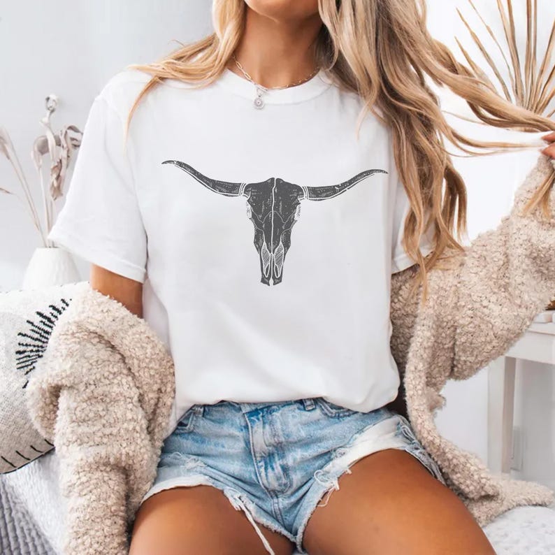 Longhorn Skull Crop Top, Vintage Western Cow Skull Shirt, Comfort Colors Tee, Rodeo Outfit, Country Concert Top, Minimal Boho Cowgirl Style bild 6