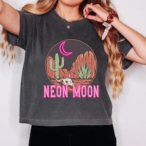 Vintage Neon Moon Cowgirls Comfort Colors Crop Top, Country Girl T Shirt, Western T- shirt, Pink Moon Rodeo Outfit For women, Cowgirl Top