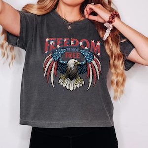 Red White and Blue Crop Top, American Flag Shirt, USA T- shirt, Retro 4th of July Shirt, Comfort Colors Crop Shirt, Patriotic T-Shirt