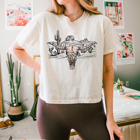 Western Longhorn Skull Comfort Colors Crop Top, Leopard Cowgirl Shirt, Desert Graphic Tee, Country Concert Outfit, Rodeo Aesthetic Gift