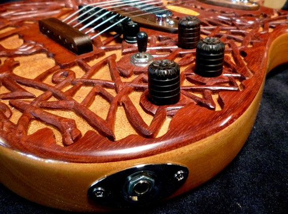 Auroch been Circus Blueberry handgemaakte en handgesneden elektrische gitaar - Etsy België