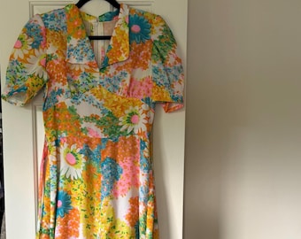 Vintage Dress 1960s 1970s Flower Power Maxi Beautiful Bright Colors Size Small Daisy Flowers