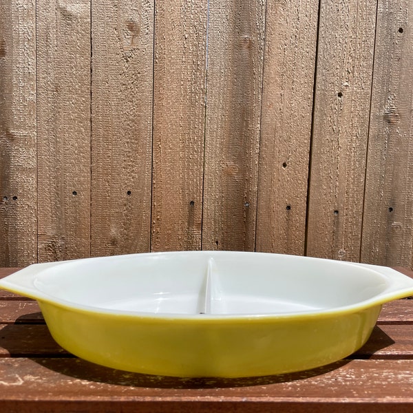 Vintage Pyrex 1940s Pastel Yellow Divided 1 1/2 Quart Casserole Dish Retro Mid Century Mod Kitchen Ware Milk Glass