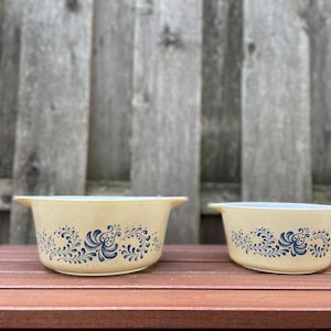 Pyrex Homestead 474-B and 473 Casserole Bowls Cinderella Handles Vintage 1970’s Mid Century Modern Blue Flower