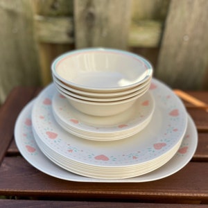 Corelle Forever Yours Pink and Green Heart Pattern Vintage 1980’s 1990’s 19 Piece Dish Set
