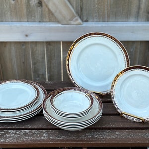 Alfred Meakin Kingsdale 18 Kt. Solid Gold 16 Piece Dish Set Vintage 1950s Maroon Red and Gold Dinnerware Mid Century Modern Kitchen Plates