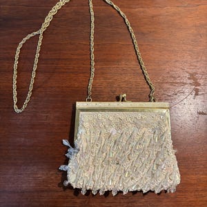 Bolso de noche vintage con cuentas color crema y dorado, estilo años 60