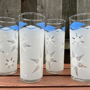 Libbey Frosted Glass Snowflakes with Blue Triangles Set of four Mid Century Modern 1950’s 1970’s Vintage Drinking Glasses Retro Kitchen