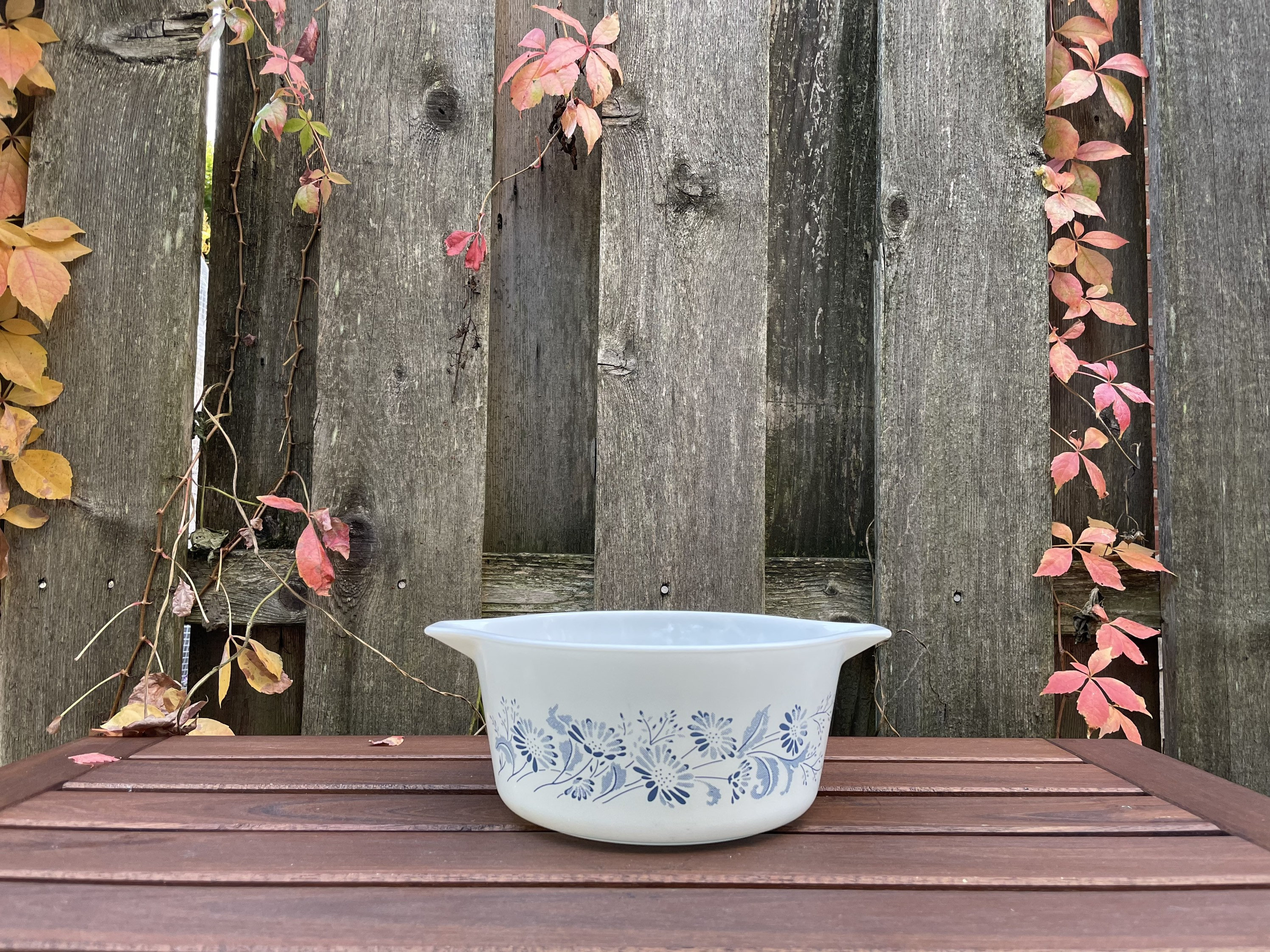 Pyrex 474 Colonial Mist Vintage 1980's White Round 1.5L Casserole
