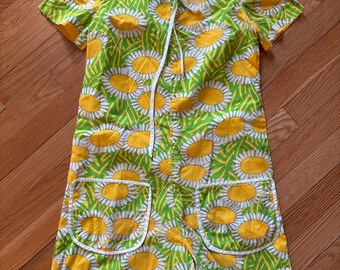 Mono vintage de los años 60-70 con estampado de margaritas y flores.