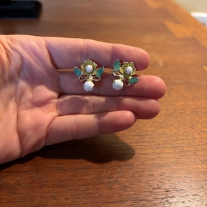 Vintage Floral Screw Back Earrings Green and Yellow Gold Tone