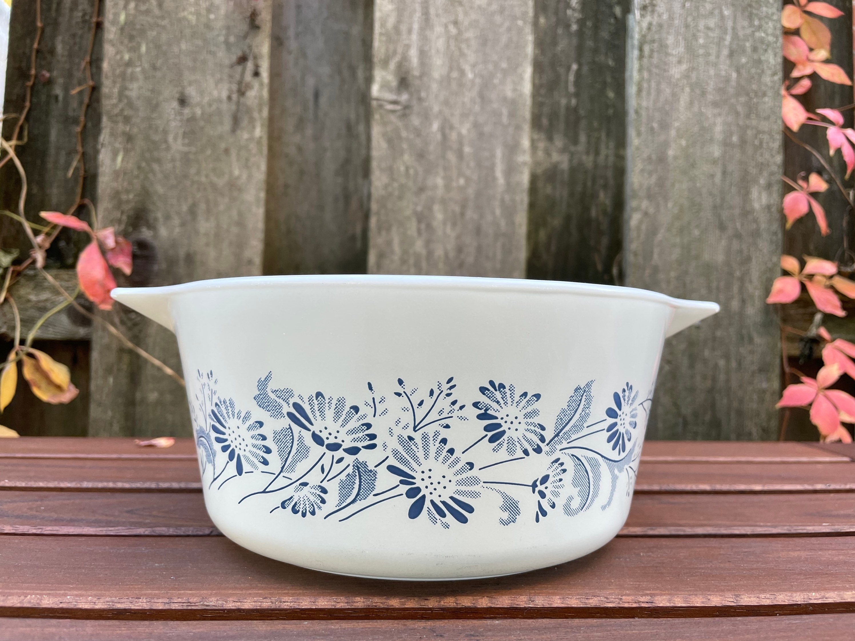 Pyrex 474 Colonial Mist Vintage 1980s White Round 1.5L Casserole Dish ...