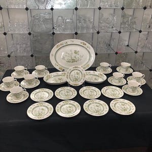 Tonkin by Royal Doulton - 32 Pieces of Fine China