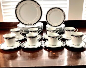 【ヴィンテージ食器】サンゴ・クアドリール/Sango BLACK LILIES Sango Quadrille Black Lilies Four Square Dinner Plates Four Square