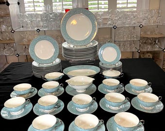 Servizio da tavola Minuet di Syracuse China - Set completo da 12 posti (5 pezzi) con pezzi da portata e accessori extra.