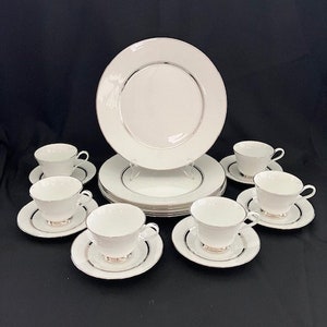 Lexington by Oxford Lenox - 18pcs of Vintage Platinum Trimmed Dinnerware
