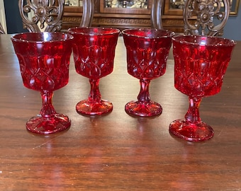 Perspective Ruby van Noritake: vier vintage wijnglazen