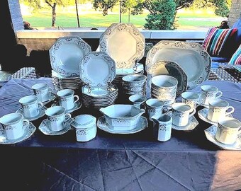 Mikasa Sorrento CAJ09 Fine China Dinnerware Set – Floral, Multicolor – Japan 2000s