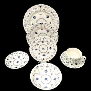 Yorktown by Salem China, England - One 7pc Place Setting of Vintage China