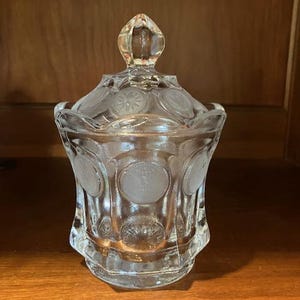 Münzglas klar von Fostoria - One Vintage Pressglas Candy Dish mit Deckel