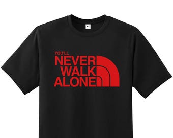 Nunca camines solo a menos que estemos perdiendo. Camiseta sarcástica y divertida del LFC.