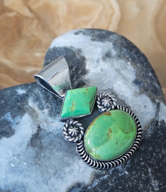 Mojave Green  Pendant Running Bear