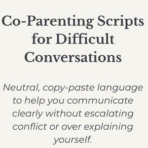 Op de afbeelding: Een witte achtergrond met de tekst "Co-Parenting Scripts for Difficult Conversations" in een donkergrijze lettertype. De tekst eronder luidt: "Neutral, copy-paste language to help you communicate clearly without escalating conflict or over explaining yourself."