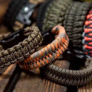 Custom Made to Order Paracord Bracelets!