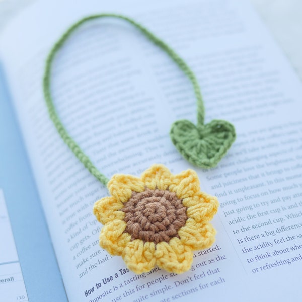 Crochet Sunflower bookmark with heart | gift idea for lovers of reading| Pinterest Accessory for Bookworms| Book Accessory| Bag Hangings