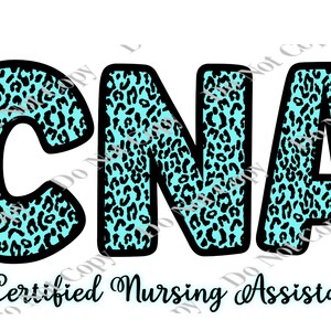 Pode incluir: CNA Certified Nursing Assistant em letras de estampa de leopardo azul e preto.