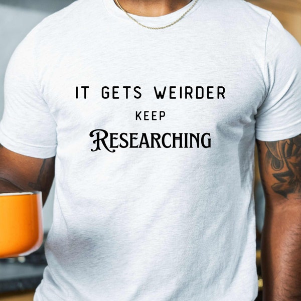 It Gets Weirder Keep Researching T Shirt, Research T Shirt, Verschwörungstheorie T Shirt, Verschwörungstheorie Shirt, Verschwörungsshirt