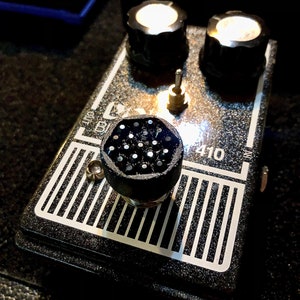 Blackout Crystal Guitar Pedal Footswitch Topper (ONE) - Limited Edition pedal topper - pedal toppers