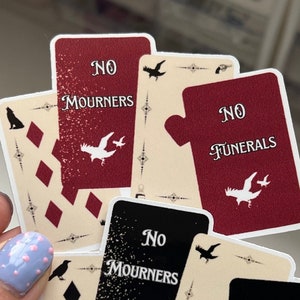 Seis de cuervos: pegatina Sin dolientes ni funerales; Kaz, Inez, Mattias, Nina, Wylan, Jesper Jugando a las cartas