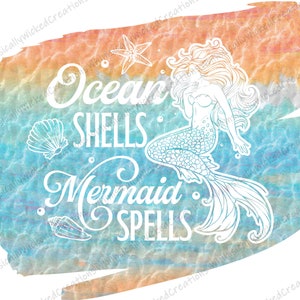 Puede incluir: Un fondo de acuarela con una sirena de cabello largo y fluido y cola. El texto "Ocean Shells Mermaid Spells" está escrito en blanco sobre el fondo.