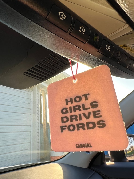 Lot de 3 désodorisants pour voiture roses Hot Girls Drive Mercedes parfumés  à la vanille Accessoires roses Meilleurs cadeaux pour femmes Frais de  voiture -  Canada
