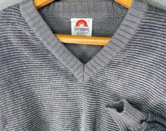 Saturdays in California Gray Acrylic V Neck Sweater Men's Size L Vintage Fashion