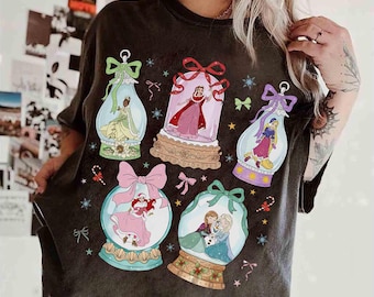 Comfort Colors® Disney Princess Globe-kerstshirt, Disney Belle Ariel Tiana Elsa Rapunzel Xmas Light T-shirt, Girly Xmas Trip Gifts-shirt
