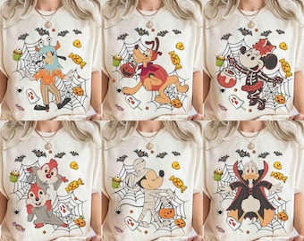Camiseta vintage de Halloween de Disney Mickey y sus amigos, Chip y Dale, camiseta de fiesta de Halloween de Mickey no tan aterradora 2026, camiseta de viaje familiar a Disneyland