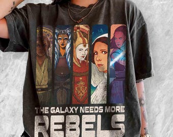 スター・ウォーズ ギャラクシーにはもっと反乱軍が必要だTシャツ、反乱軍の女性Tシャツ、レイア姫、パドメ、アソーカ、レイのTシャツ、ギャラクシーズ・エッジ旅行、ハリウッド・スタジオ旅行