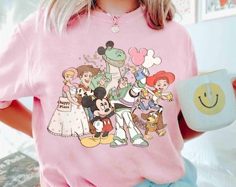 Bonita camiseta retro de Disney Mickey Mouse y Toy Story con personajes de Squad Take Photo, unisex, ideal como regalo de cumpleaños familiar, para adultos y niños pequeños.