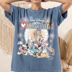 Vintage Disneyland Comfort Colors-skjorta, Disneyland Resort, Retro Vintage Disney-skjorta, Disney-familjematchskjorta, Disneyworld-skjorta bild 1