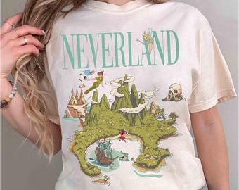 Camiseta retro de Disney con el mapa de Peter Pan y el País de Nunca Jamás. Camiseta con la segunda estrella a la derecha y directo hasta la mañana. Viaje familiar a Disneyland.
