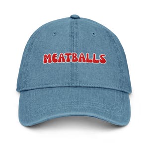 Gorra de mezclilla Meatball: gorra bordada con letras de burbuja en mezclilla clara, azul o negra
