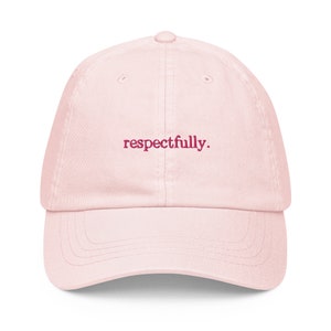 Chapeau respectueusement - Cadeau pour les vrais parleurs polis - Casquette brodée en coton pastel