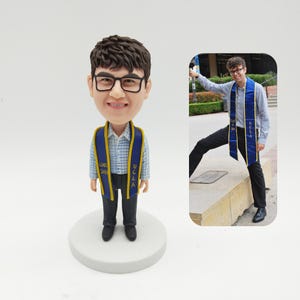 Custom bobbleheads, Dr. bobbleheads, best gifts for graduates, custom graduation gifts, birthday gifts, graduation keepsake statues