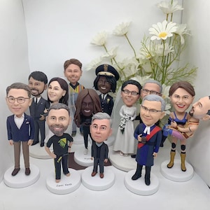 Customized bobbleheads, bobblehead gifts for employees, custom wedding best man bobbleheads, custom personalized bobbleheads