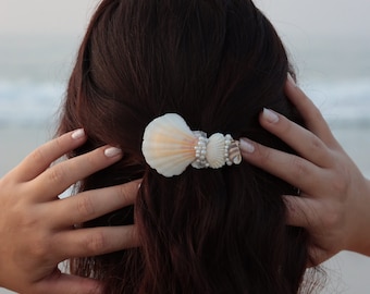 Seashell hair clip, Mermaidcore hair accessory, seashell and Pearl hair clip, Pearl hair clip